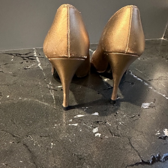 Stuart Weitzman Bronze Leather Open Toe Pumps - Picture 5 of 7